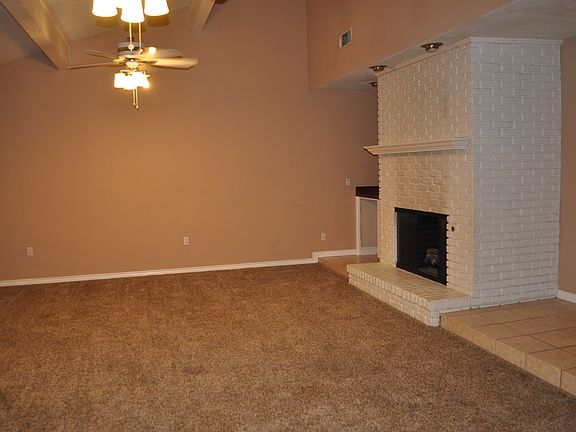 4th image of 2400 Red Oak Cir