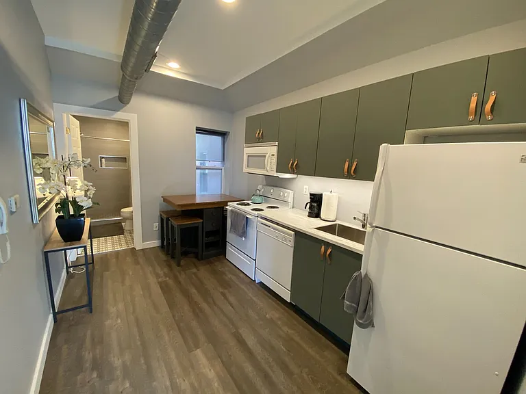 1535 W Poplar St — Photo 27