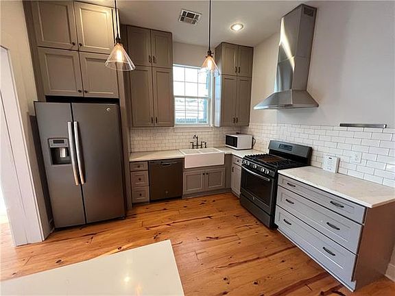 5th image of 913 N Prieur St