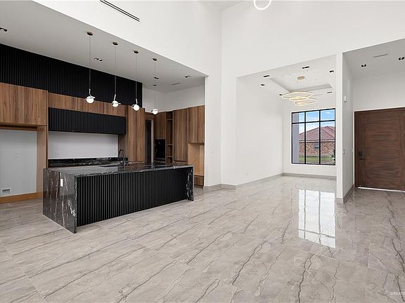 3rd image of 1402 Tierra Encantada