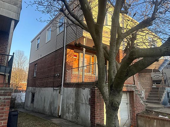 2nd image of 2572 Pearsall Ave