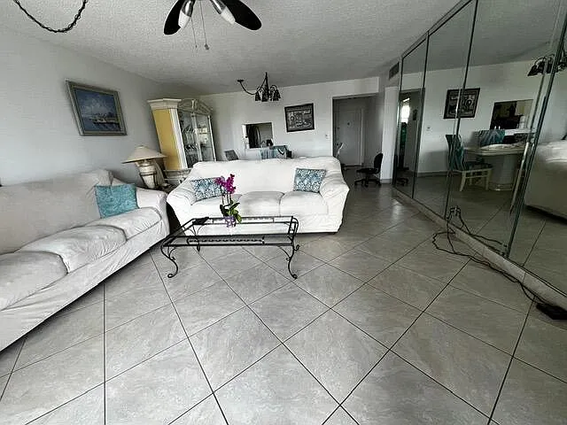 1001 NE 14th Ave #701 — Photo 19