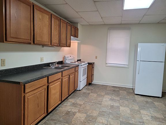 2nd image of 123 E Burd St