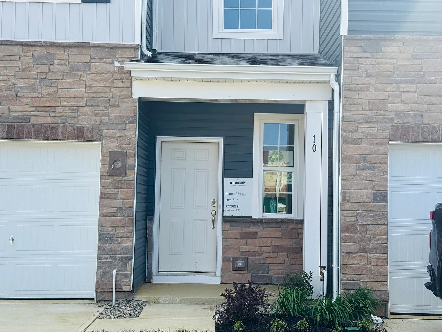 371 Mazzeo Dr — Photo 2
