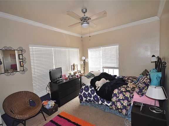 5th image of 905 W 22nd 1/2 St APT 203
