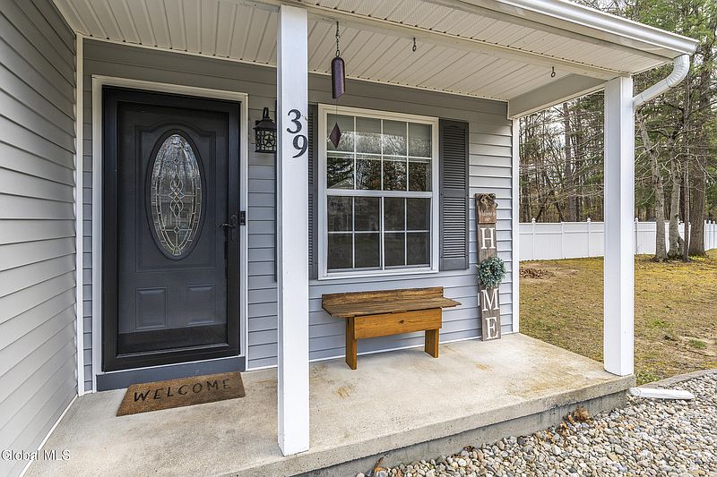 3rd image of 39 Woodthrush Court
