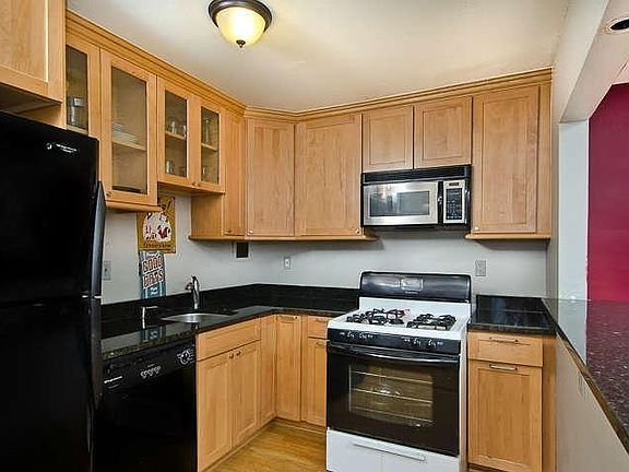 3rd image of 6137 Leesburg Pike APT 502