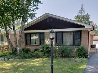 10056 Lamon Ave, Skokie, IL 60077