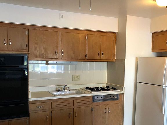 3rd image of 3421 N Oakland Ave APT 5