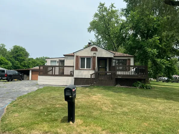 902 W 10th St, Hobart, IN 46342