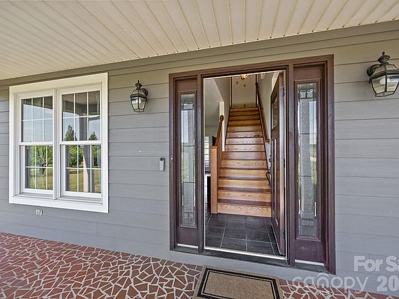 4th image of 360 Whitaker Rd