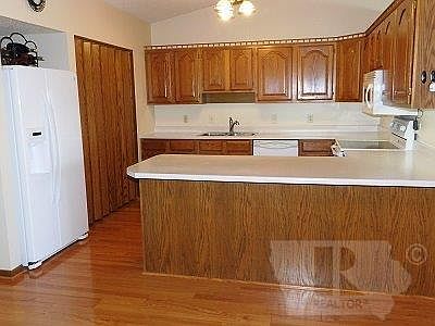 3rd image of 1210 Settlers Ln