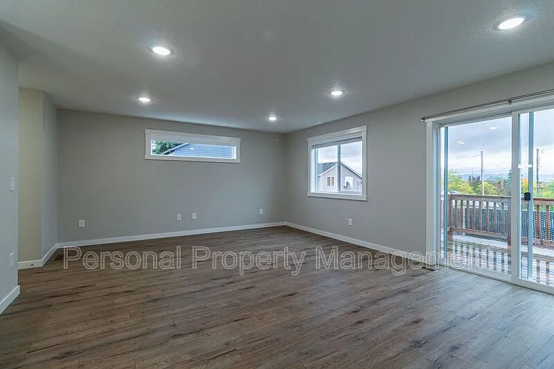 3 bed, 2.5 bath, 1667 sqft, $2,395 — Photo 4