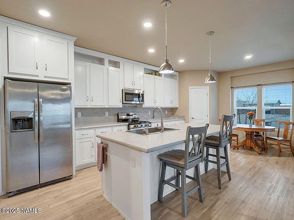 5th image of 216 Pinecrest Trl