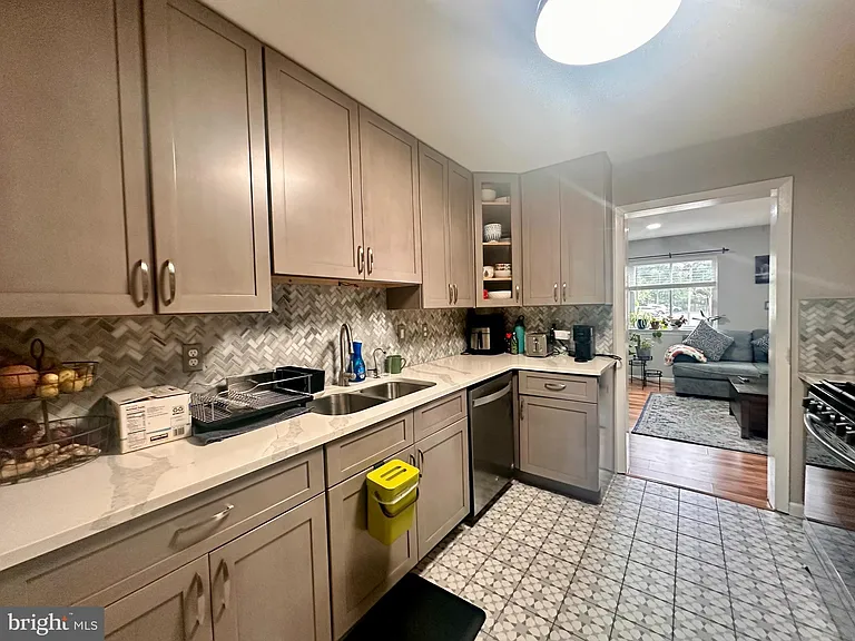 163 Thoreau Dr — Photo 8