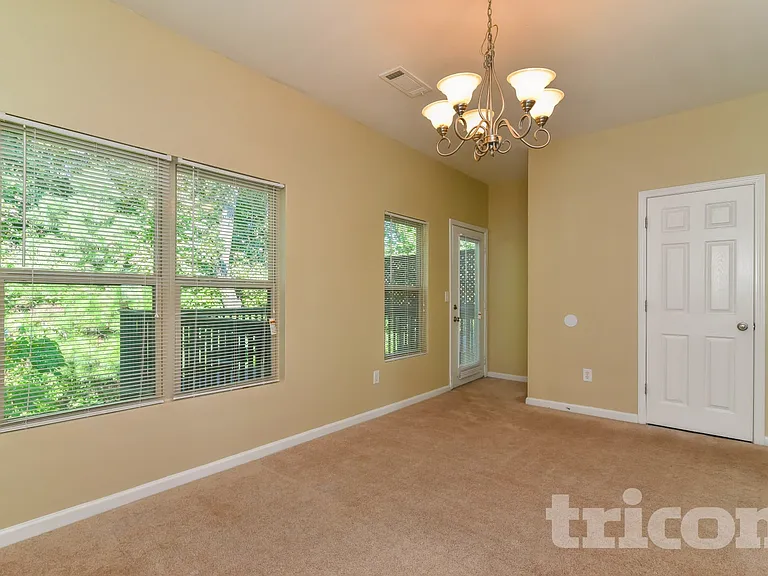1470 Knights Trl — Photo 4