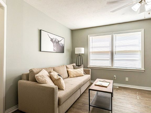 3rd image of 805 E Republic Ave