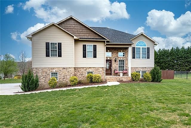 1st image of 2151 Evergreen Dr