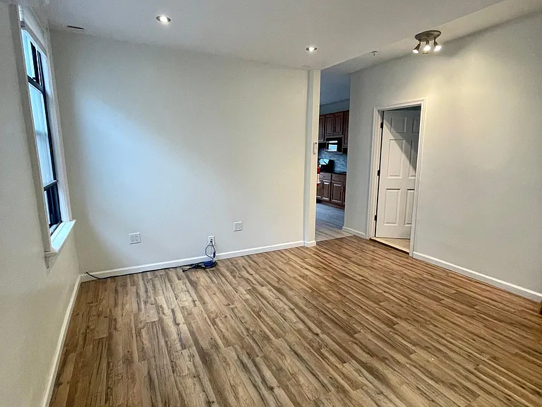 292 Boyd Ave — Photo 7