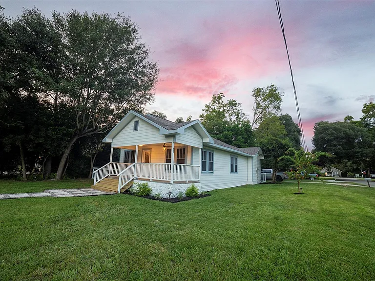 420 N Live Oak St — Photo 3