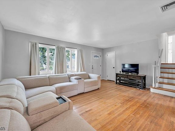 3rd image of 612 Betsy Ross Pl