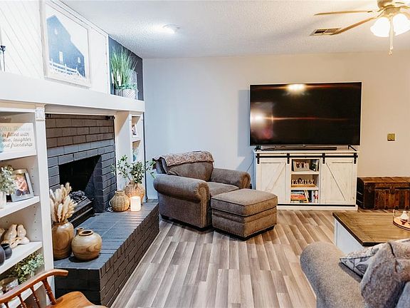 3rd image of 341872 E Hill St