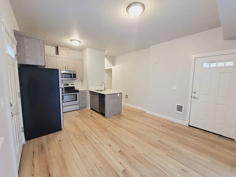 J0459 - Stafford St. Apartments — Photo 5
