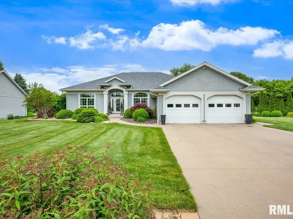 4 Fairway Dr, Monmouth, IL 61462