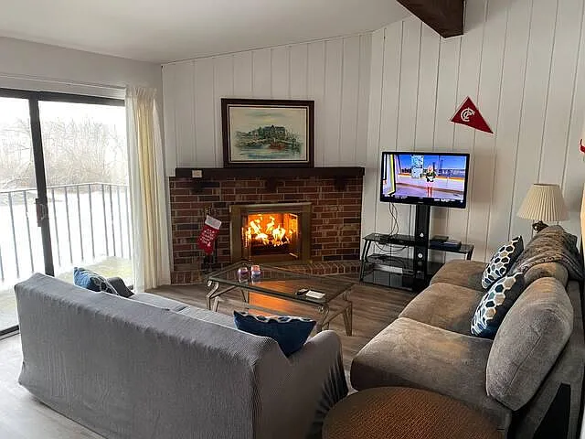 31 Lausanne Ct — Photo 2