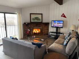 31 Lausanne Ct, Lake Geneva, WI