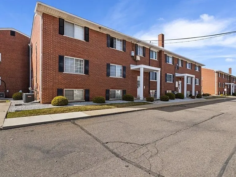 8260 Crestview Dr #4 — Photo 2