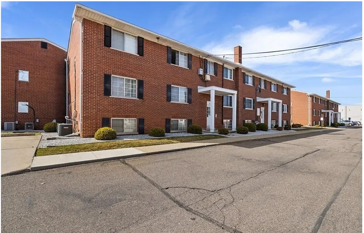 Building Photo - 8260 Crestview Dr #4