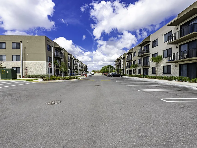 Resia Biscayne Drive — Photo 21