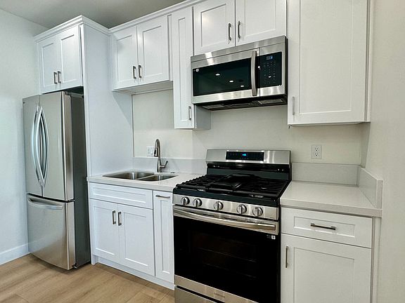 5th image of 8481 Canterbury Ave