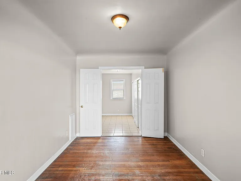 3125 Van Buren Ave — Photo 8