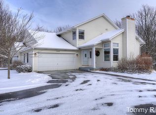 8450 Wolven Ave NE, Rockford, MI 49341