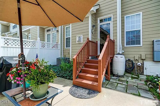 1109 Front Gate Ln — Photo 12