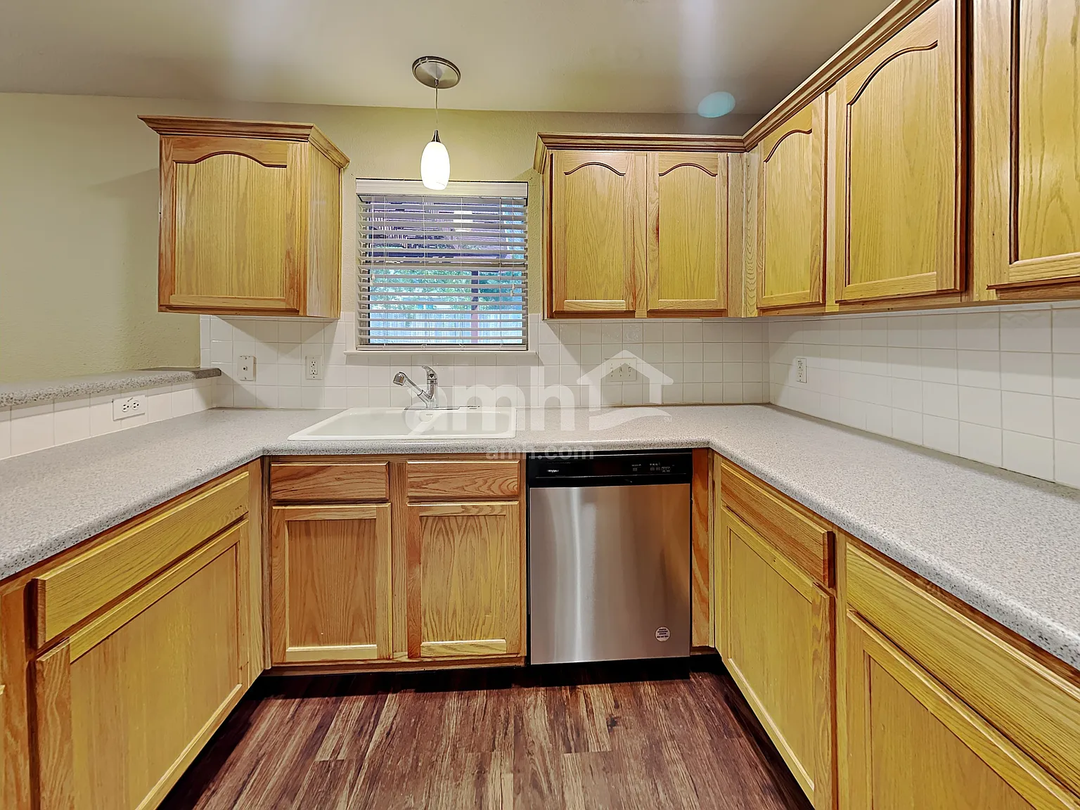 3 bed, 2.5 bath, 1877 sqft, $1,755 — Photo 4