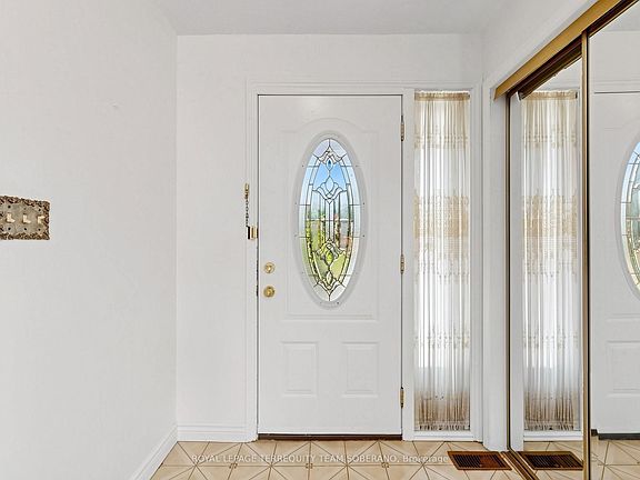 4th image of 36 Lyon Heights Rd