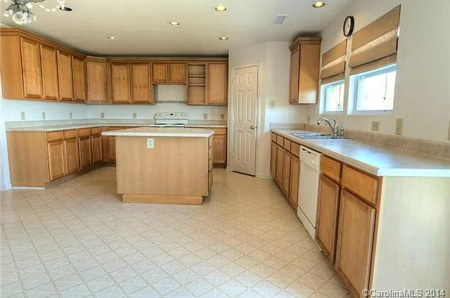 500 Zander Woods Ct — Photo 11