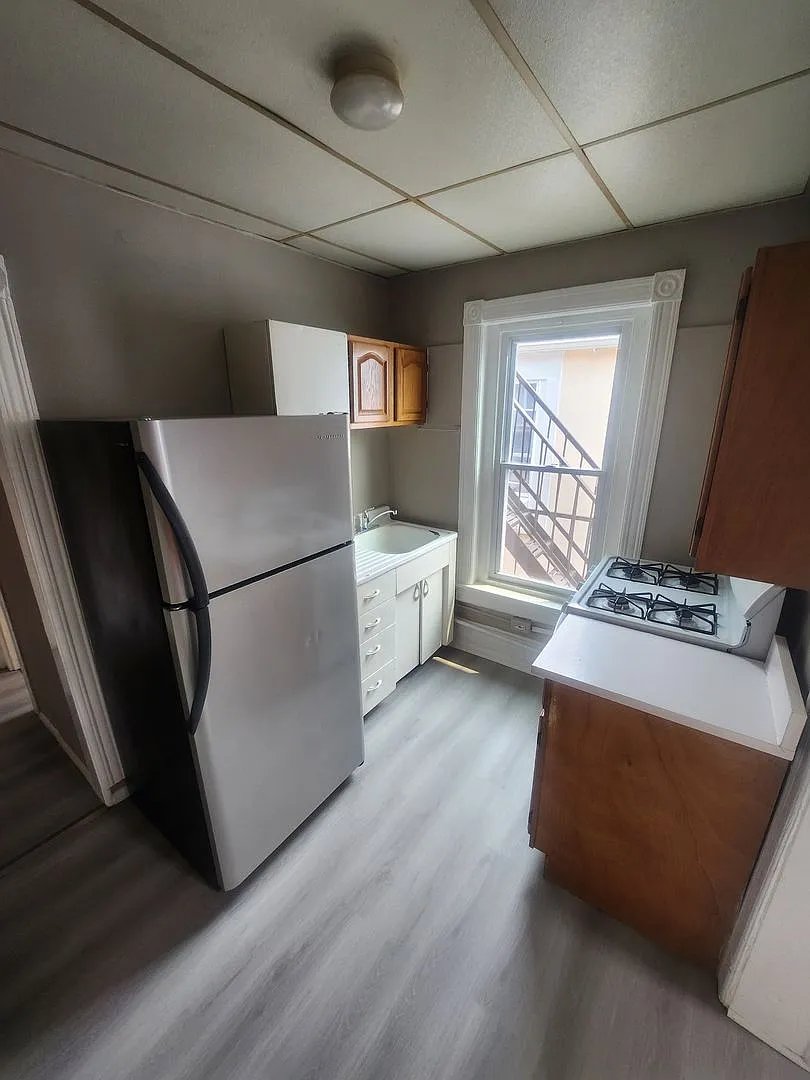448 W Turner St — Photo 2