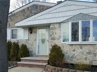 313 Lake Ave, Deer Park, NY 11729