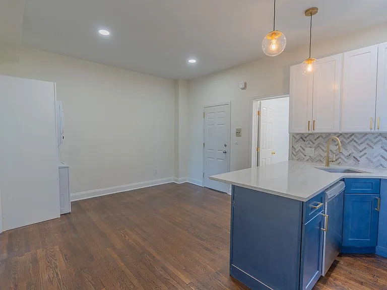 641 N 15th St #5 — Photo 1