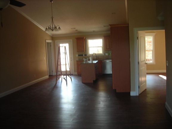 2nd image of 1912 Emma Ln