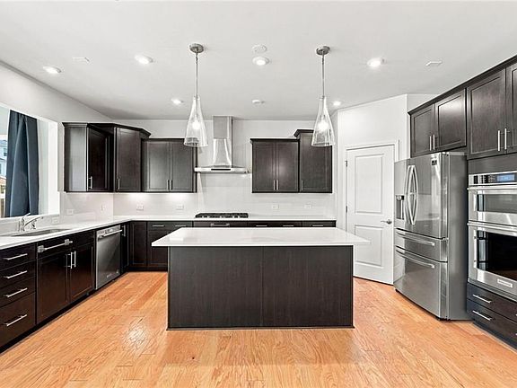 4th image of 406 Riverclub Rd