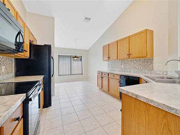 5th image of 19526 Glen Elm Way