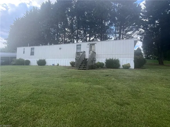 559 Dehart Community Center Rd, Hays, NC 28635