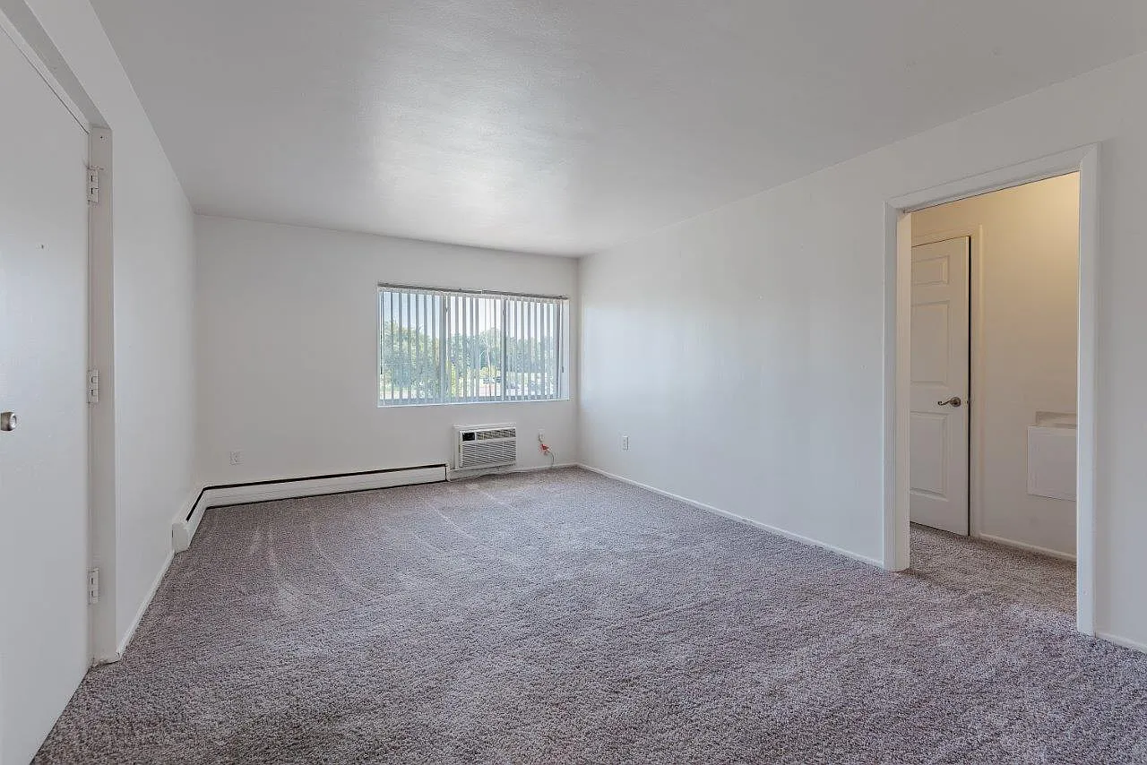 Pittsford Garden Apartment Homes — Photo 4