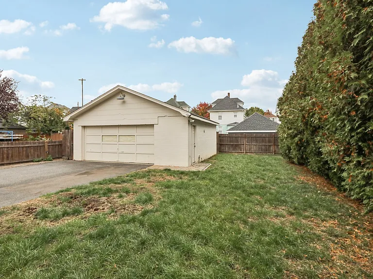 56 Gordon St — Photo 38