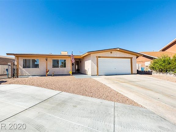 3rd image of 825 Peacock Ct